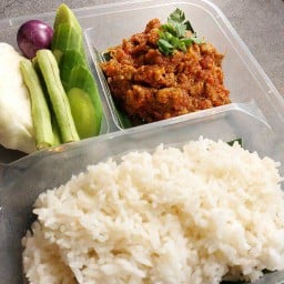 ก่องข้าวน้ำพริกอ่อง