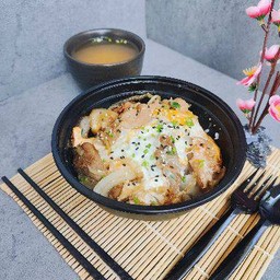 เซตข้าวหน้าหมู