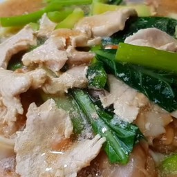 ราดหน้าหมี่กรอบทะเล-เนื้อ-ไก่-กุ้ง-ปลาหมึก#เส้นใหญ่-เส้นหมี่ขาว