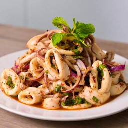 ลาบปลาหมึกข้าวคั่ว