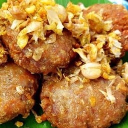 ไก่ก้อนทอดกระเทียม