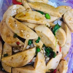 ผัดกะเพราหมูยอ