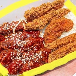 ไก่กรอบไม่มีกระดูกราดซอสเกาหลี และ ออริจินอล 10 ชิ้น