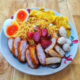 แห้งจัมโบ้ (ไก่+ยอ+เชียง+ ไข่) เพิ่มลูกชิ้น