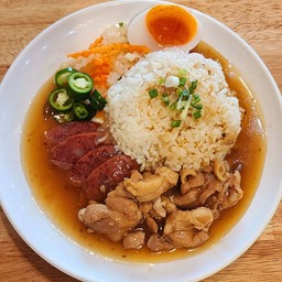 ข้าวหน้าไก่ทรงเครื่อง (เพิ่มกุนเชียง+ไข่)