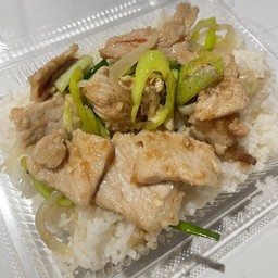 ข้าวราดผัดพริกหยวก