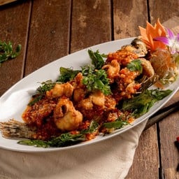 ปลากะพงทอดราดพริก