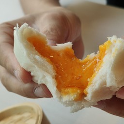 ซาลาเปาลาวาไข่เค็ม