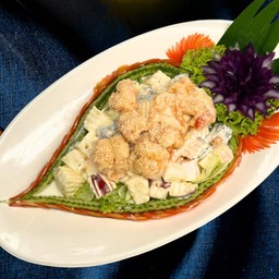 สลัดผลไม้กุ้งทอด