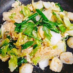 สุกี้แห้ง ลูกชิ้นปลา