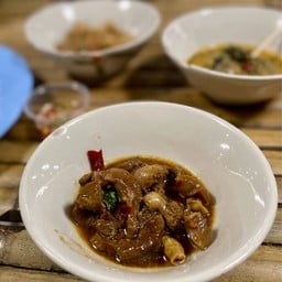 พี่กบ ข้าวแกง & ข้าวต้ม 10 บาท