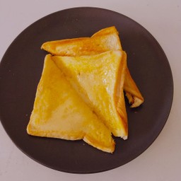 แซนวิสอบร้อน เนยนมน้ำตาล.  (หวานจนเบาหวานต้องยอมค่ะ)