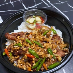 ข้าวหมูทอดพริกกระเทียม &   ก๋วยเตี๋ยวสุโขทัย คลอง4