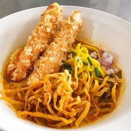 ข้าวซอยกุ้งทอด