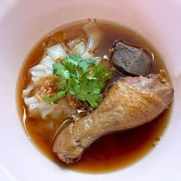 ก๋วยเตี๋ยวน่องตุ๋น