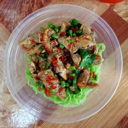 (เมนูใหม่)หมี่หยกราดกะเพราเป็ดย่างรสเด็ด