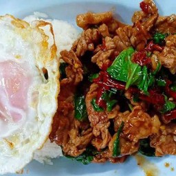 ข้าวกระพราหมูชิ้น+ไข่ดาว