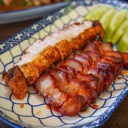 หมูแดง+หมูกรอบ จานใหญ่