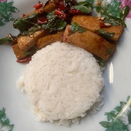 ข้าวกะเพราหมูยอ
