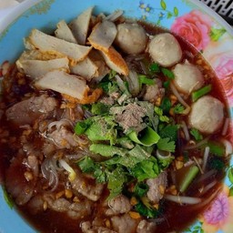 ก๋วยเตี๋ยวหมูน้ำตกจัมโบ้