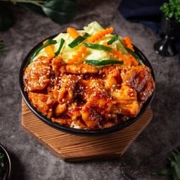 ข้าวหน้าไก่ผัดซอสเกาหลี