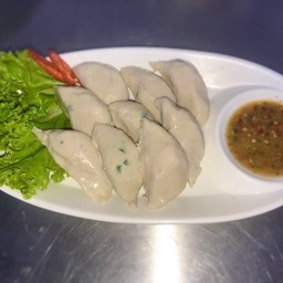 ลูกชิ้นรักบี้ลวก