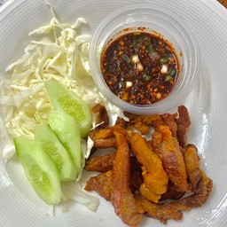 เบ็นโต๊ะ ข้าวเหนียวหมูแดดเดียวทอด พร้อมจิ้มแจ่ว