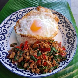 กะเพราเนื้อสับหม่าล่าขุนช้าง (ราดข้าว)