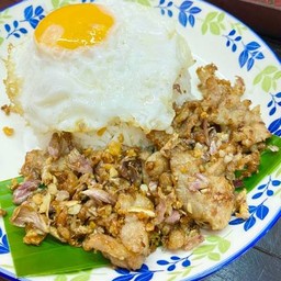 หมูหมักทอดกระเทียม (ราดข้าว)