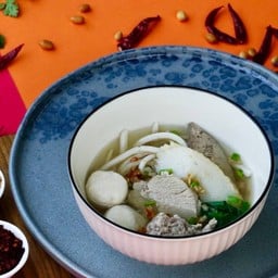 ก๋วยเตี๋ยวน้ำใสตำลึง(เส้นปลา)