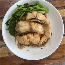 ราดหน้ายอดผัก สูตร 40 ปี สาขาตลาดสดธนบุรี