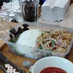 ข้าวยำไก่แซ่บ