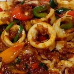 ข้าวปลาหมึกผัดพริกเผา