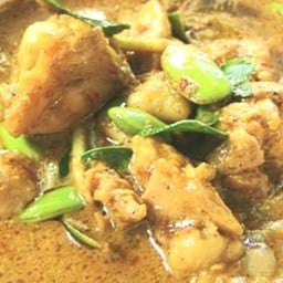 แกงเผ็ดไก่ใส่หน่อเหรียง