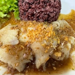ข้าวปลากระเทียม พริกไทย