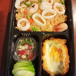 ข้าวผัดปลาหมึก+ไข่ดาว