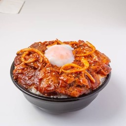 ข้าวหน้าหมูคุโรบุตะซอสฮอกไกโดไข่ออนเซ็น