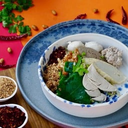 ก๋วยเตี๋ยวหมูต้มยำตำลึง(แห้ง)