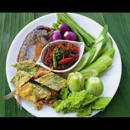 ชุดผักสดและน้ำพริกเผา