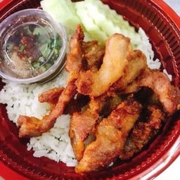 ข้าวหมูทอดน้ำปลา(เนื้อสะโพก)