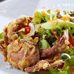 สลัดปูนิ่มทอดกรอบ