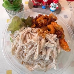 หมี่ลี่อิน • ไก่ฉีก , หมูย่าง , ไก่ย่าง และข้าวน้ำพริกแจ่วปลาร้า