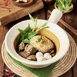 ก๋วยเตี๋ยวหมุตุ๋น