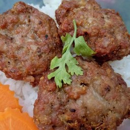 ข้าวหมูก้อนทอด 3 ก้อน