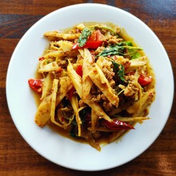 ผัดเผ็ดหน่อไม้