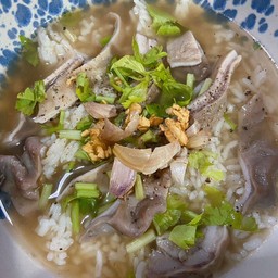 ข้าวต้มกระเพาะหมู