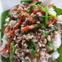 ข้าวเนื้อผัดน้ำมันหอย