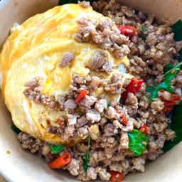 ข้าวไข่ข้นกระเพราหมูสับ