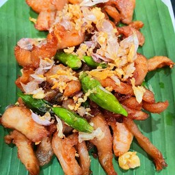 ข้าวไก่พริกกระเทียมทอด