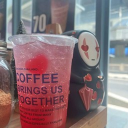 แดงมะนาวโซดา (เย็น) (Iced Sala with Lime Soda)